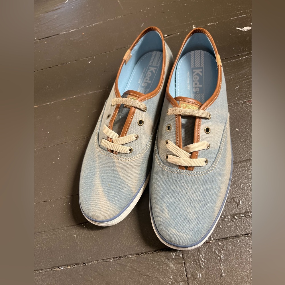 Keds light blue sneakers 2 pair of laces on cream one sparkly size 9.5